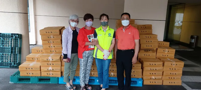 후원 물품 전달